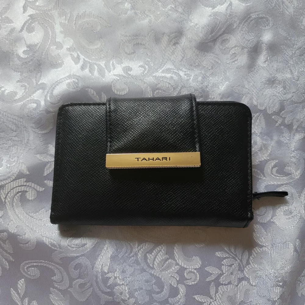 Tahari Womens Wallet Card Coin w/ Identity Protect RFID Black Alligator